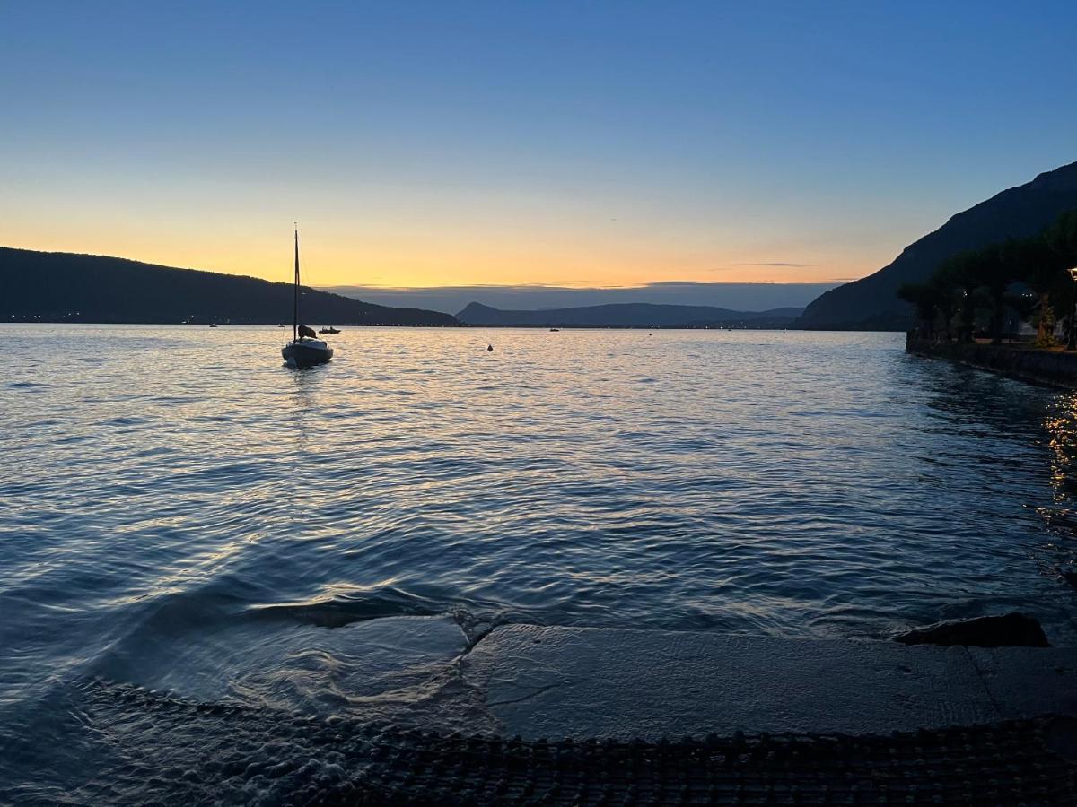 Entre Lac D'Annecy Et Montagnes, Golf Et Parapente A Pieds Talloires Exterior photo